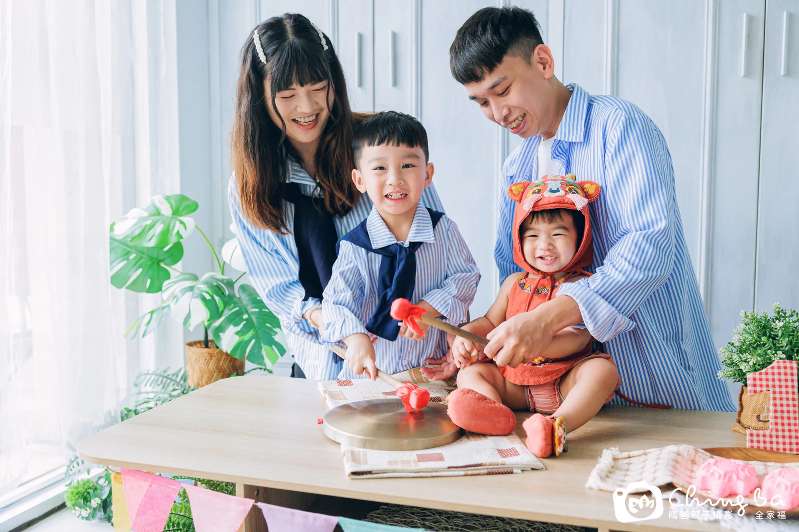 小家庭抓周拍作品|2025 年冬季|晴爸親子攝影