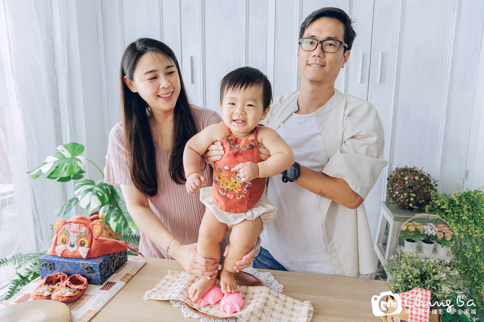 小謙 1 歲寶貝 台中小家庭抓周紀念照｜晴爸親子攝影