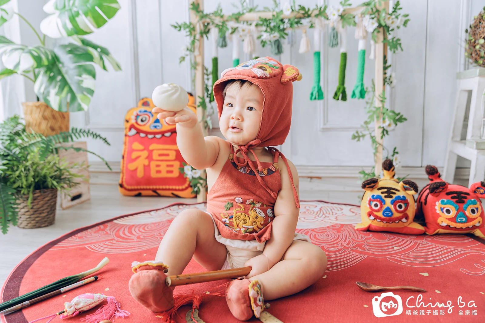 小謙周歲抓周儀式的紀錄（2023 年秋季）