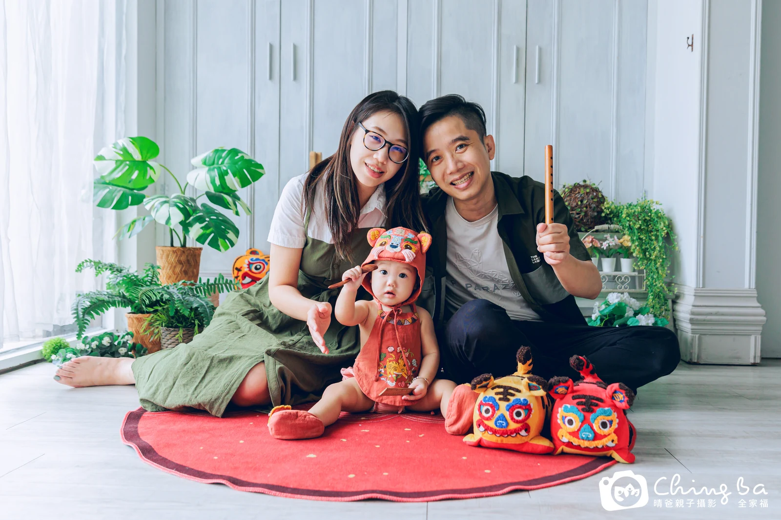 1 歲寶貝的亮亮拍抓周,2 大 1 小的周歲紀念