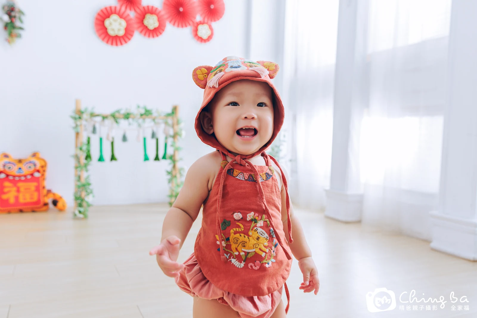 滿滿周歲抓周儀式的紀錄（2025 年夏季）