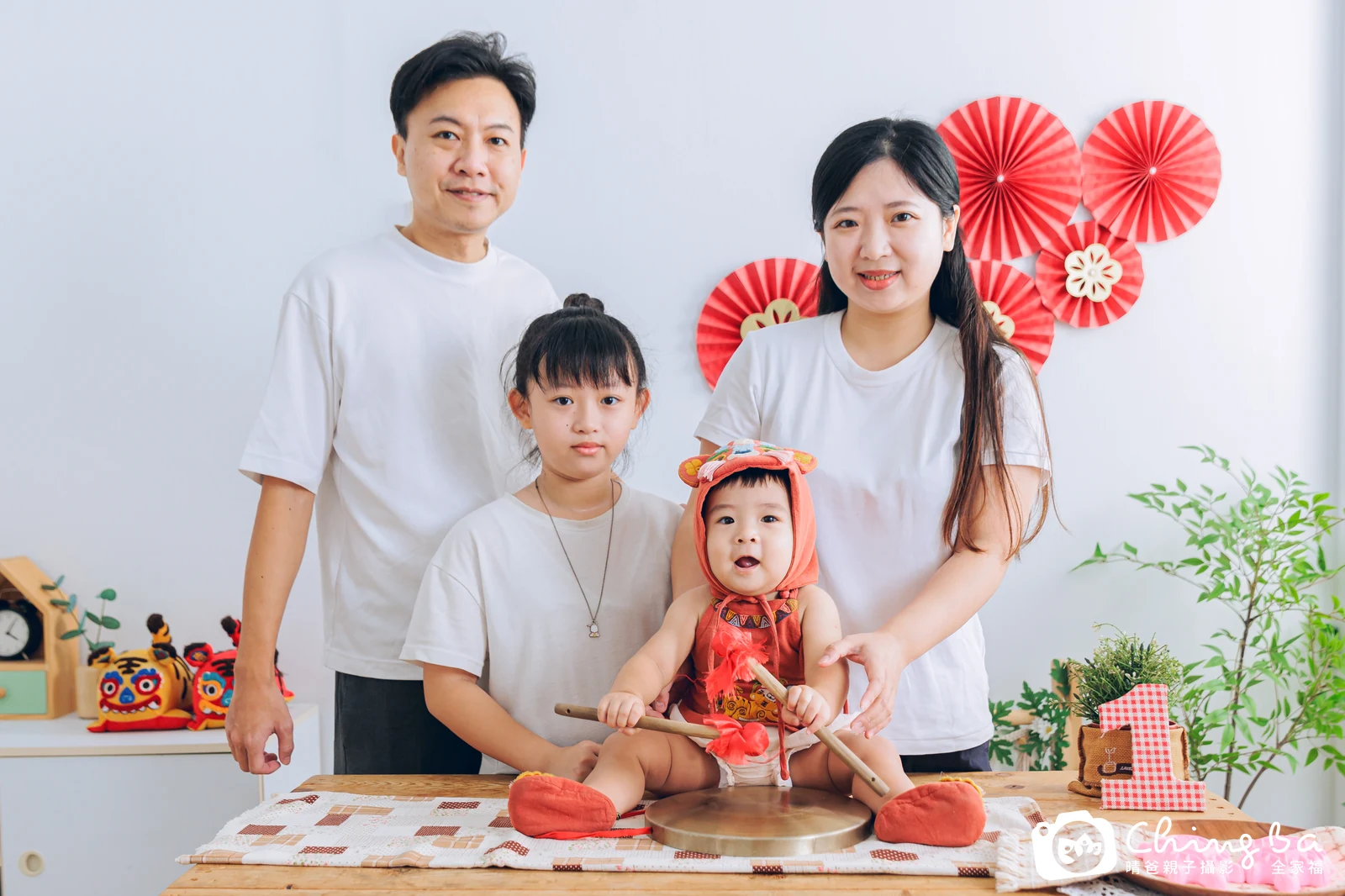 發發在台中拍小家庭抓周的珍貴一刻