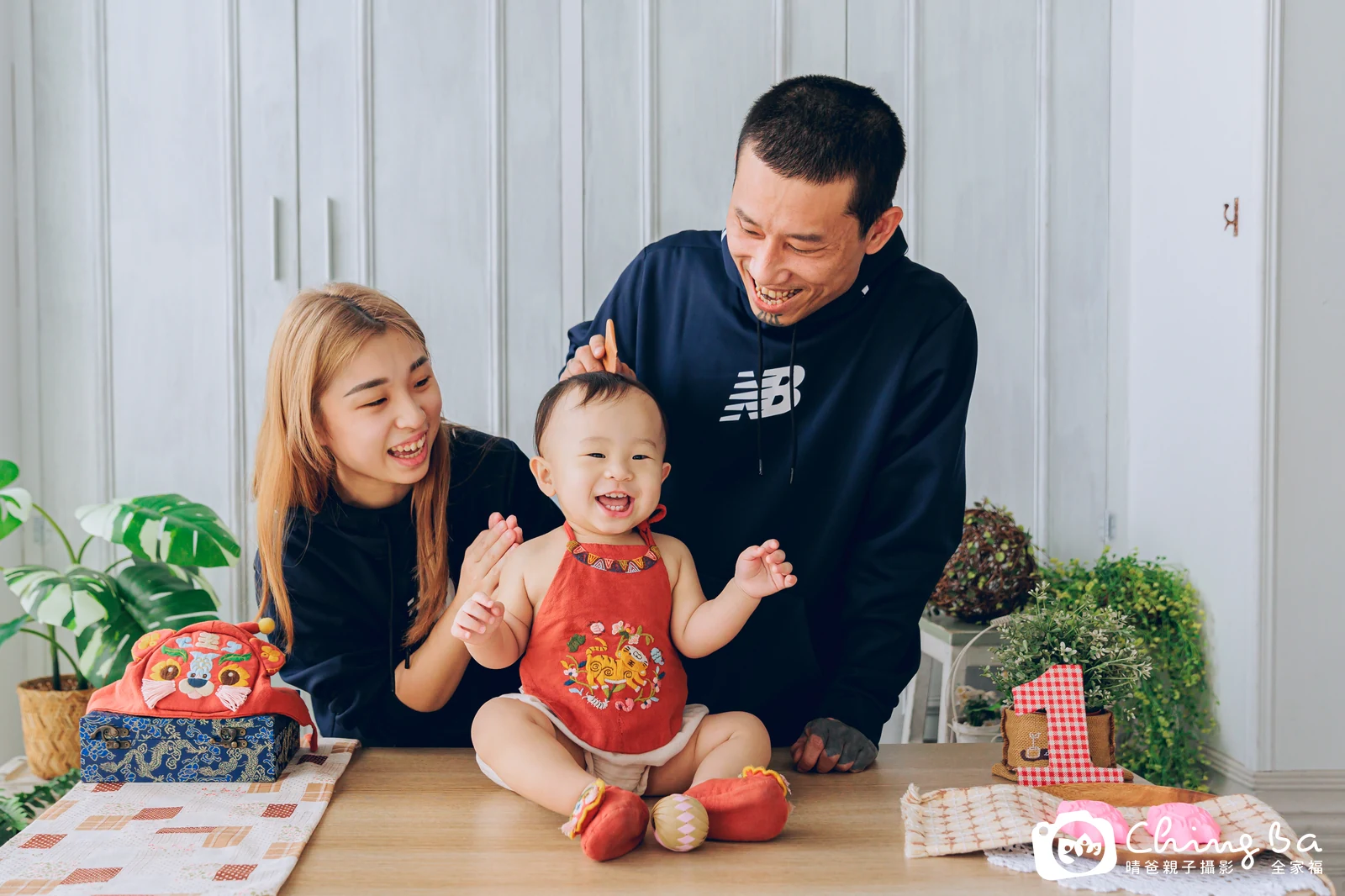 小家庭抓周拍作品|2023 年冬季|晴爸親子攝影