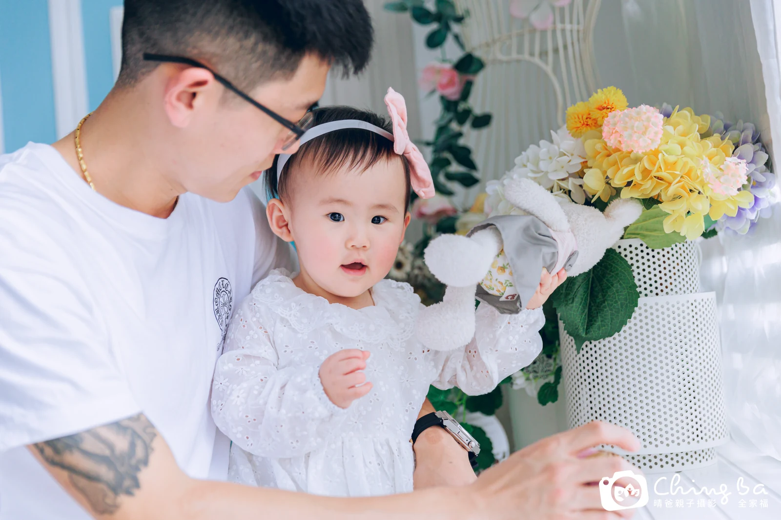1 歲寶貝的妞妞拍抓周，2 大 1 小的周歲紀念