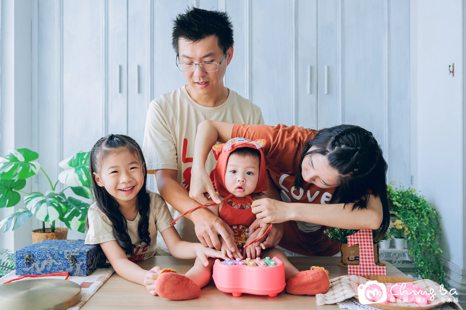 隆隆在台中拍小家庭抓周的珍貴一刻