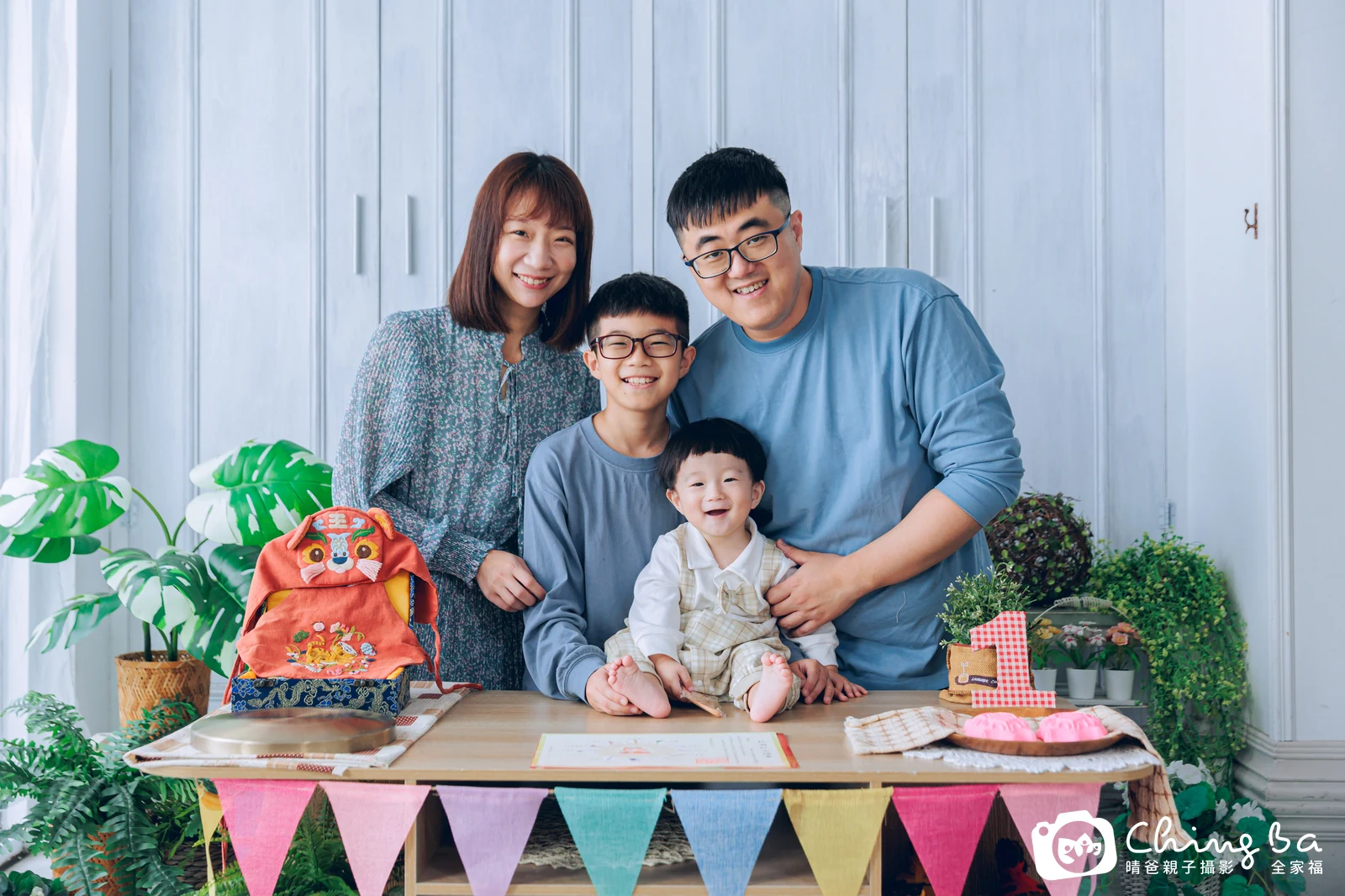 小家庭抓周拍作品|2025 年春季|晴爸親子攝影