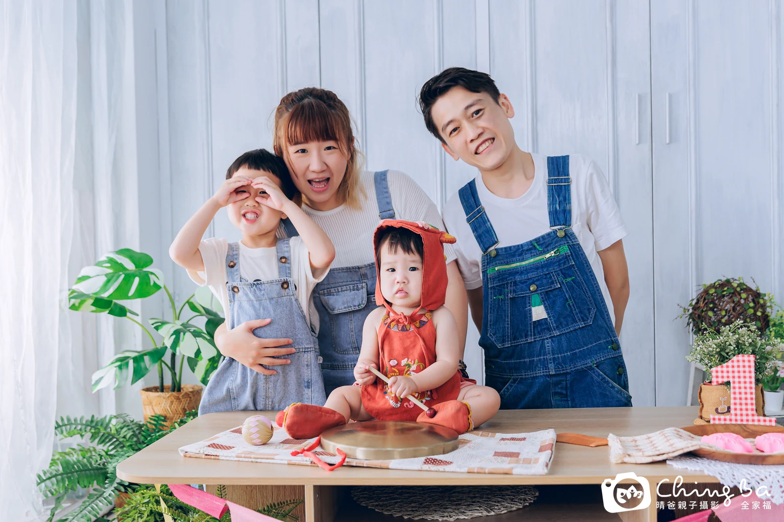 小藍莓 1 歲寶貝 台中小家庭抓周紀念照｜晴爸親子攝影