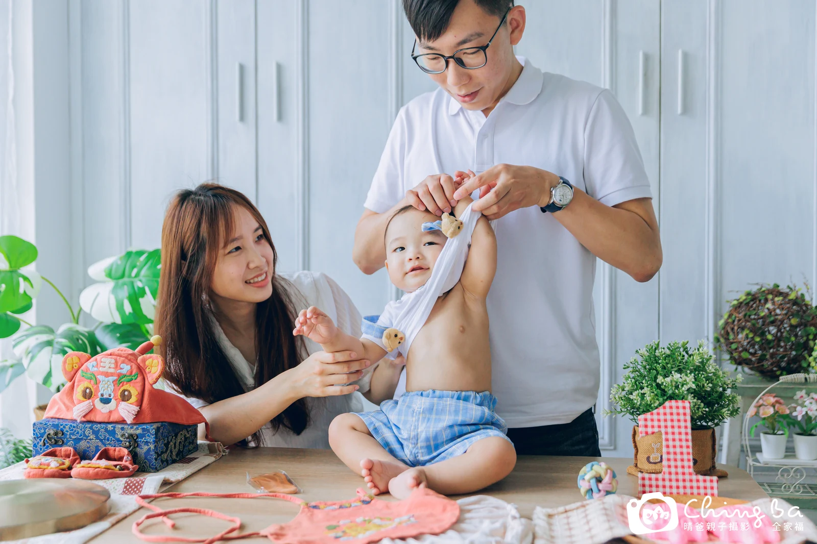小澈周歲抓周儀式的紀錄（2025 年夏季）