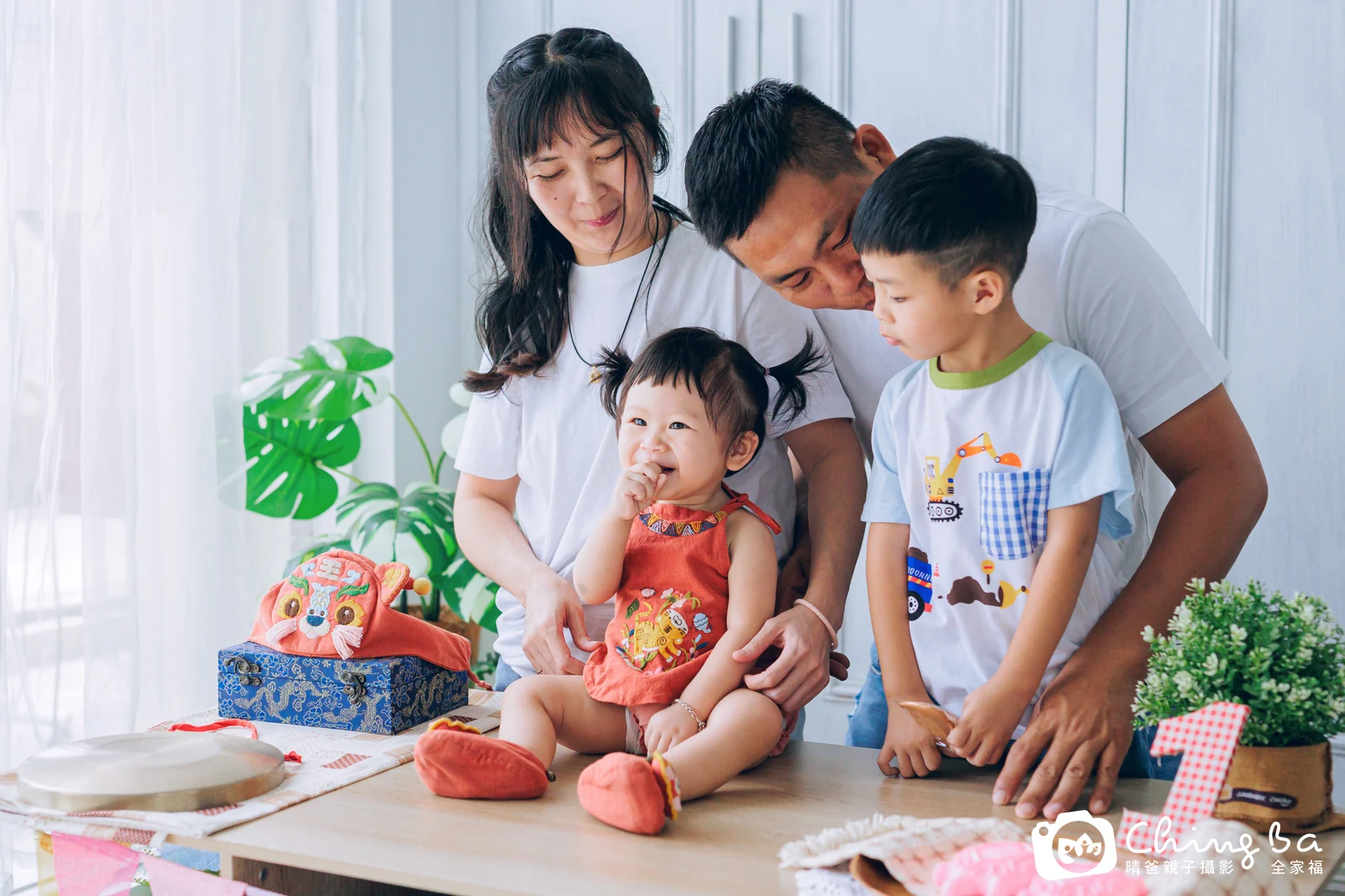 小家庭抓周拍作品|2025 年秋季|晴爸親子攝影