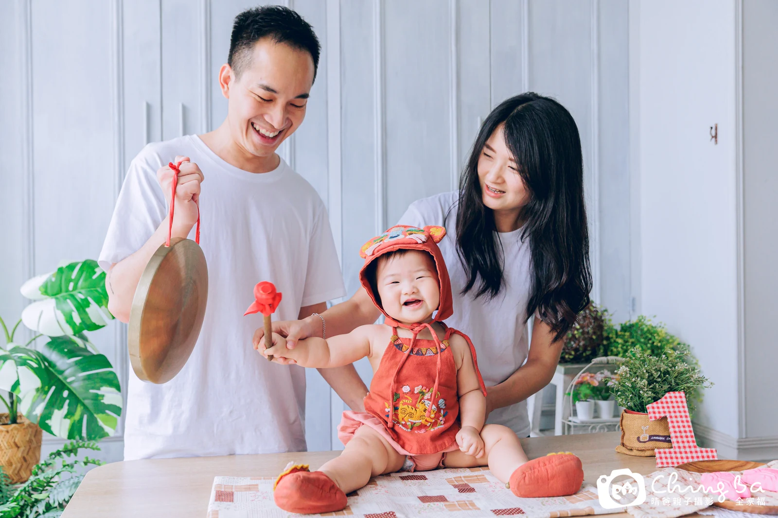 圓圓 1 歲寶貝 台中小家庭抓周紀念照｜晴爸親子攝影