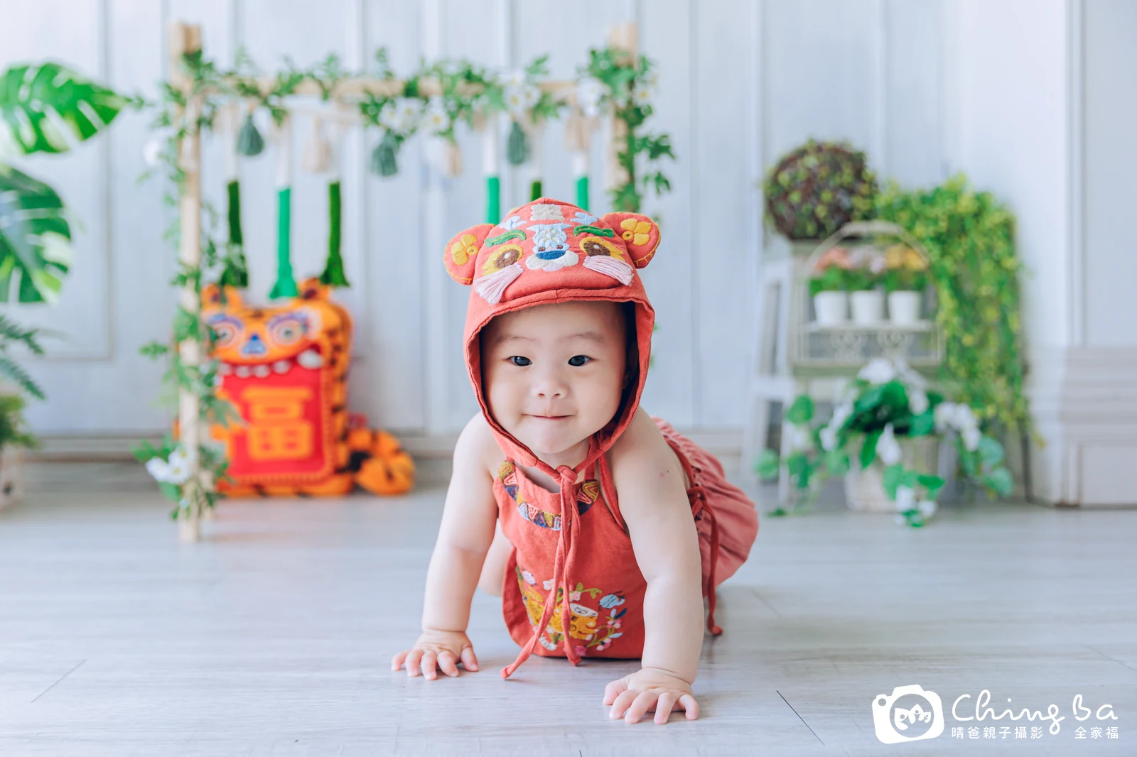 1 歲寶貝的妹妹拍抓周,2 大 2 小的周歲紀念