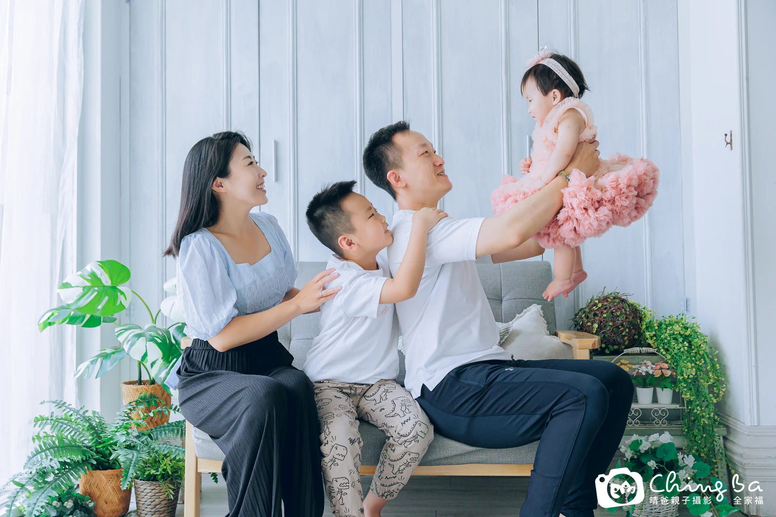 小家庭抓周拍作品|2024 年夏季|晴爸親子攝影
