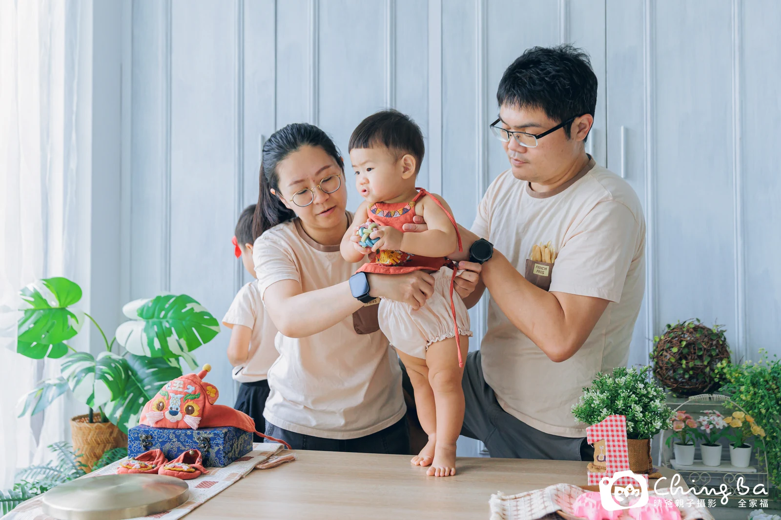 寶弟周歲抓周儀式的紀錄（2025 年夏季）