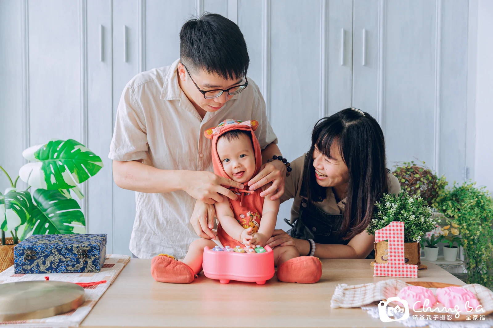小家庭抓周拍作品|2025 年夏季|晴爸親子攝影