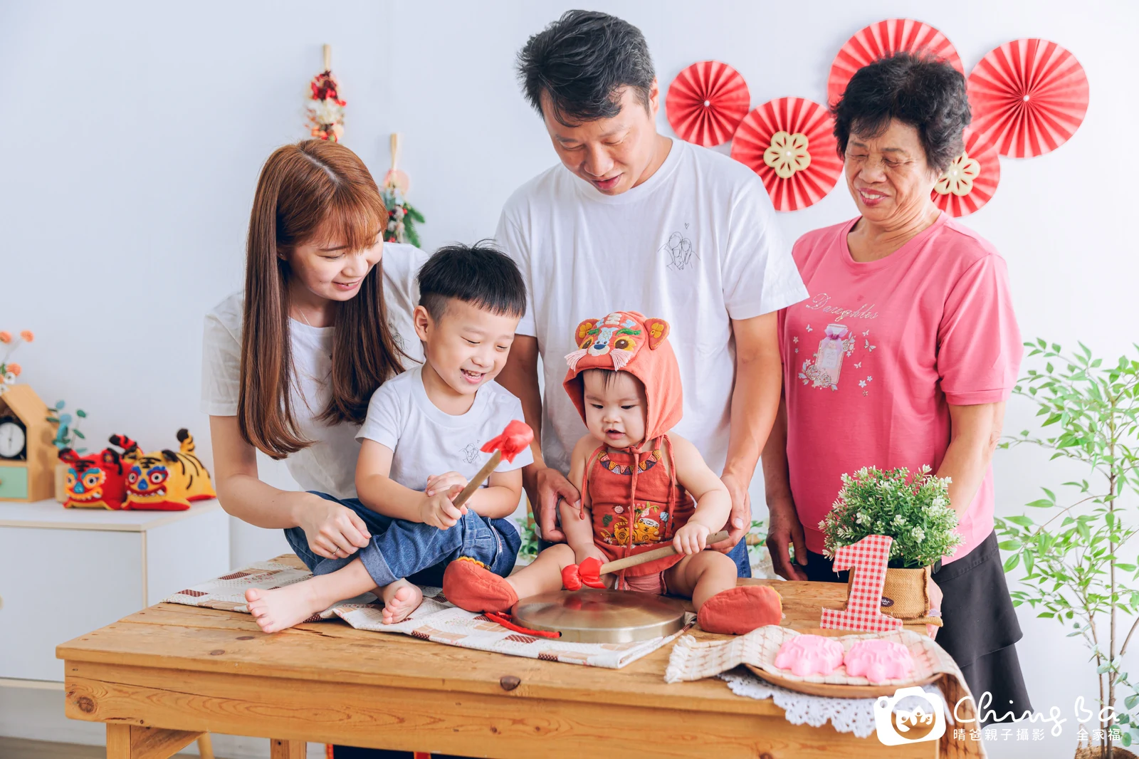 小家庭抓周拍作品｜2025 年秋季｜晴爸親子攝影