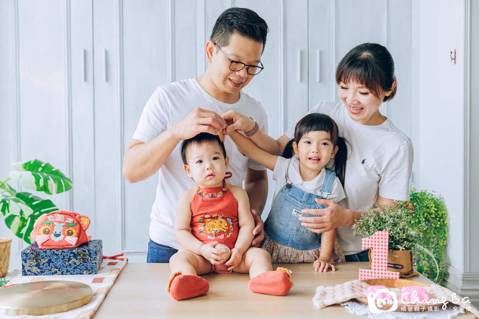 芸 1 歲 2 個月寶貝 台中小家庭抓周紀念照｜晴爸親子攝影