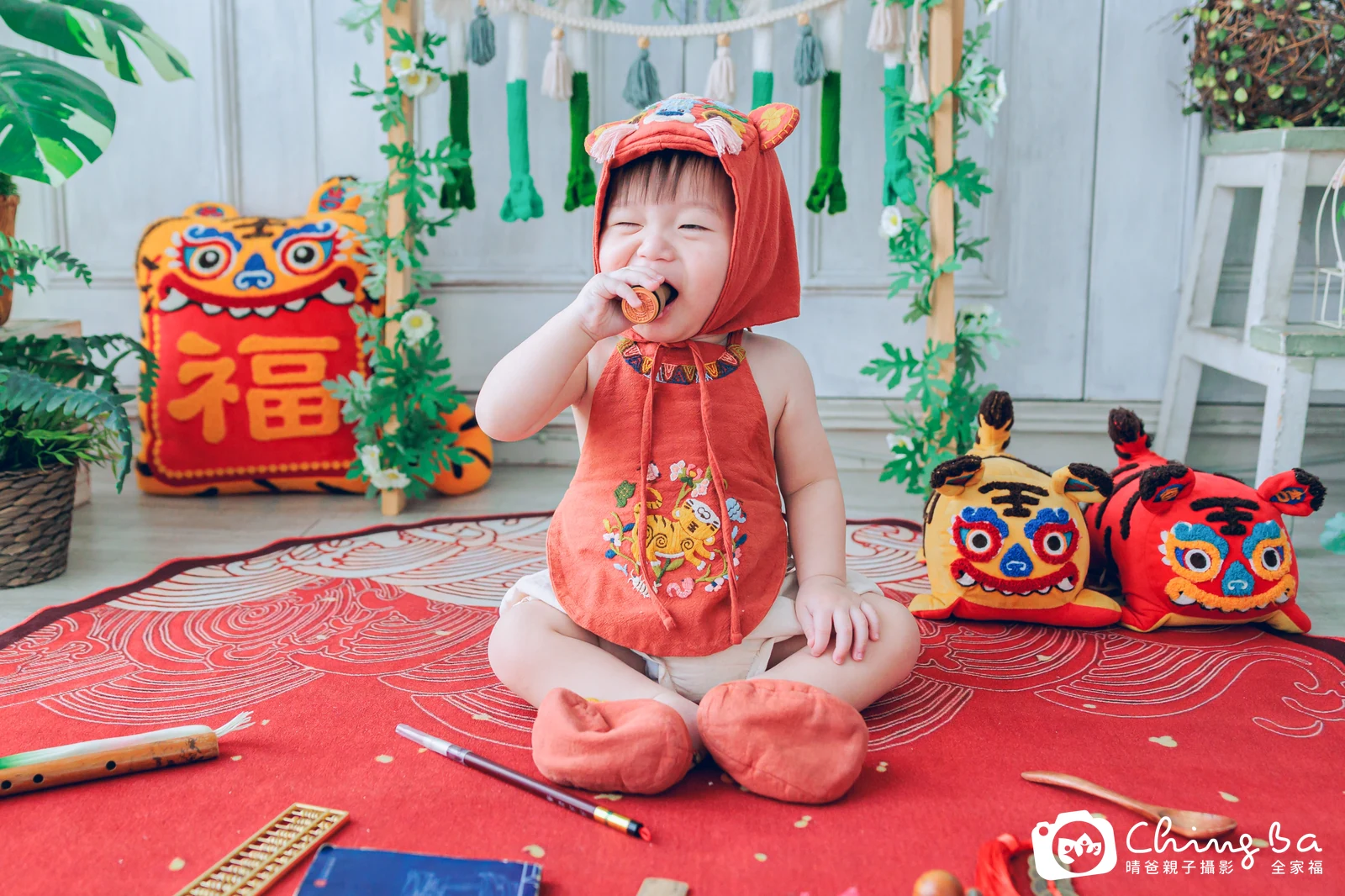 弟弟周歲抓周儀式的紀錄（2025 年冬季）