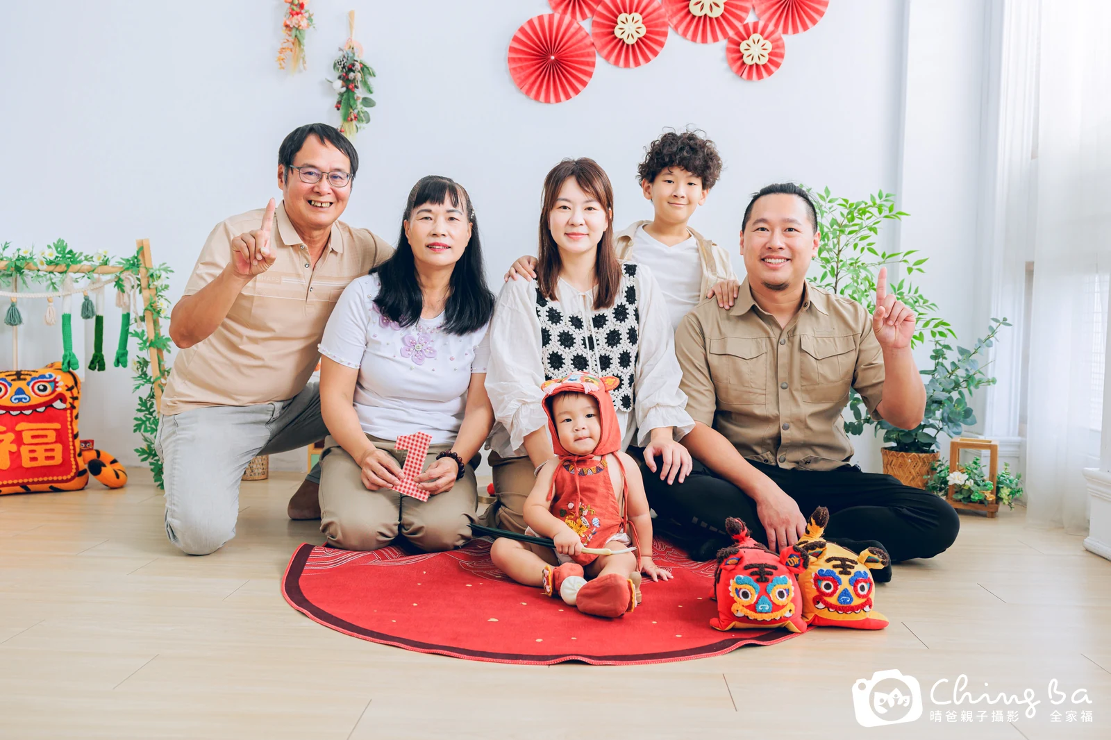 小家庭抓周拍作品|2025 年秋季|晴爸親子攝影