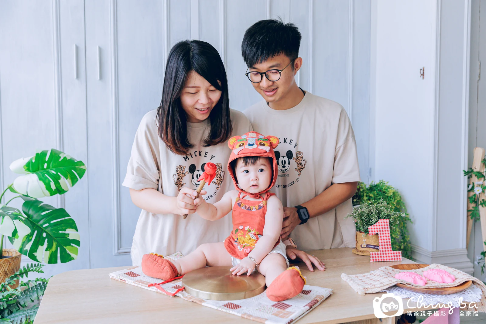 妞妞周歲抓周儀式的紀錄(2023 年夏季)
