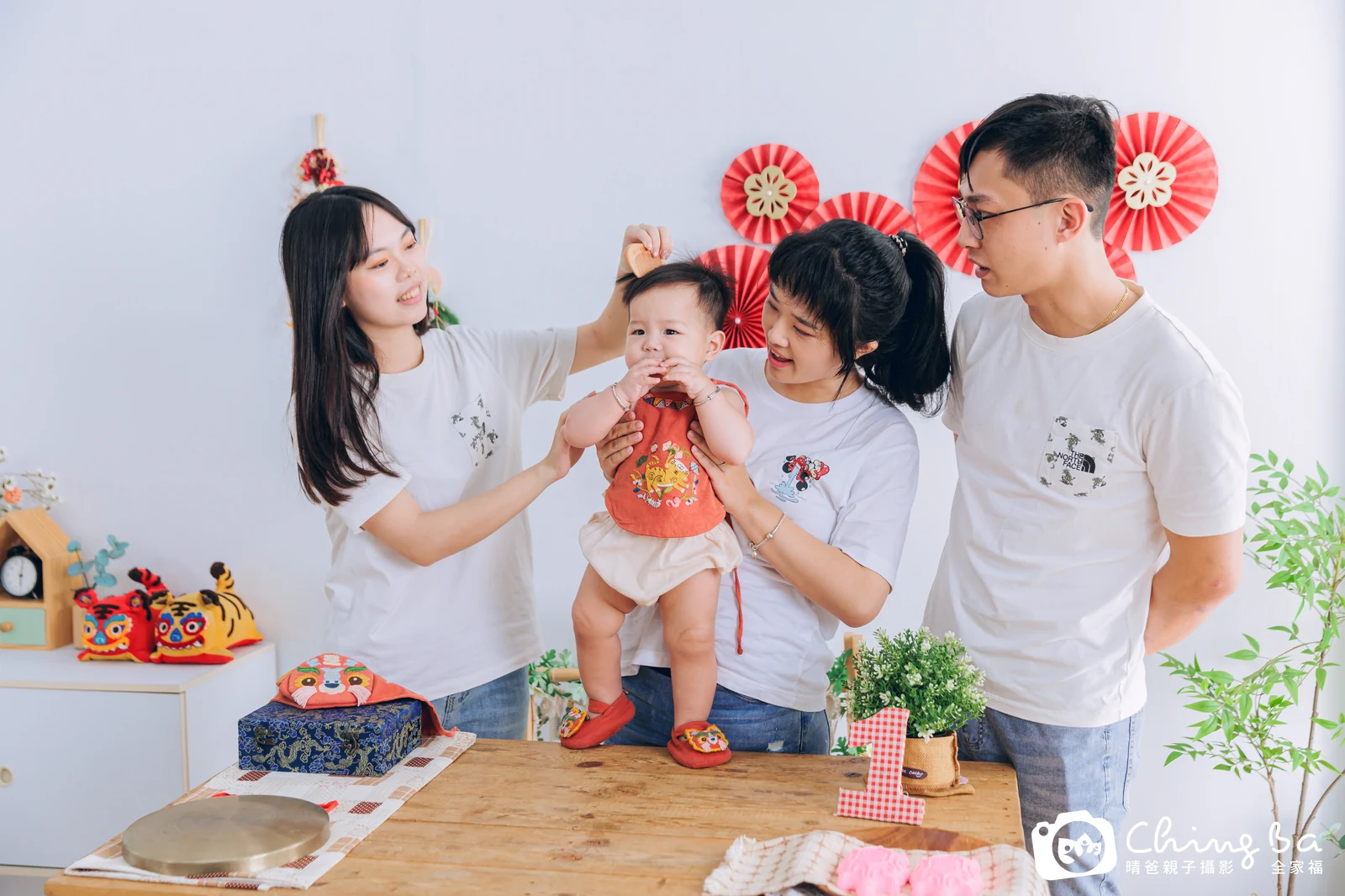 福寶在台中拍小家庭抓周的珍貴一刻
