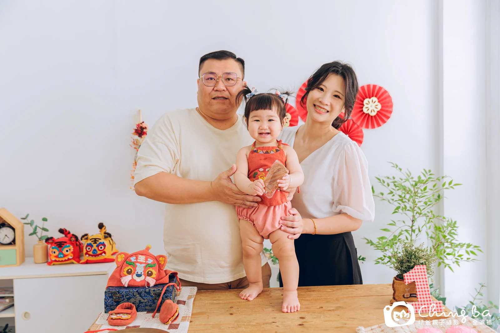 小蹦啾周歲抓周儀式的紀錄(2024 年冬季)