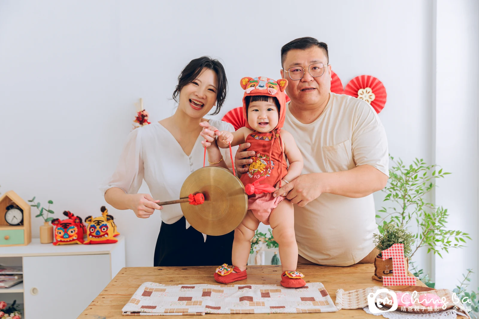 小蹦啾周歲抓周儀式的紀錄(2024 年冬季)