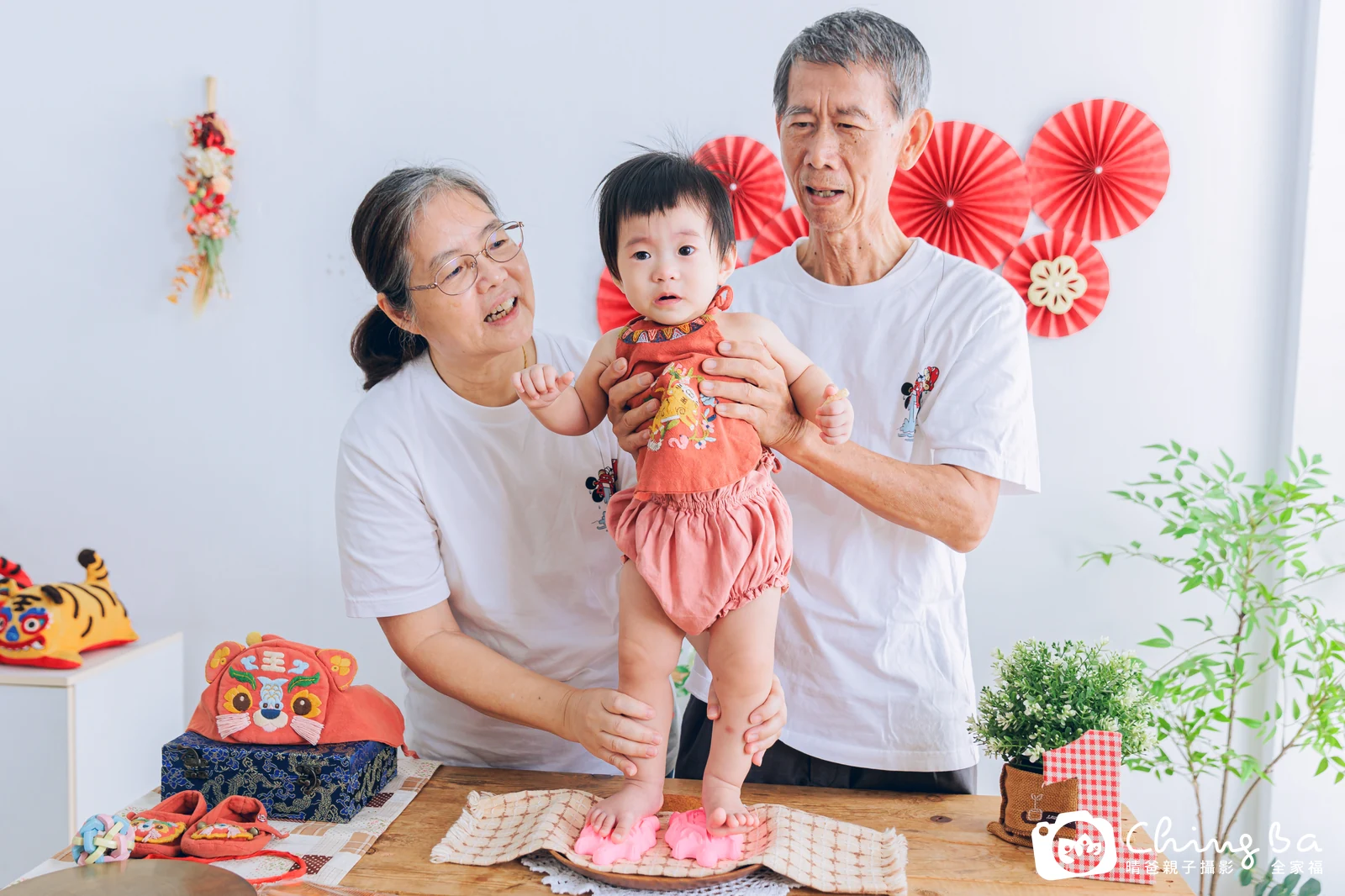 小瑜周歲抓周儀式的紀錄（2025 年夏季）