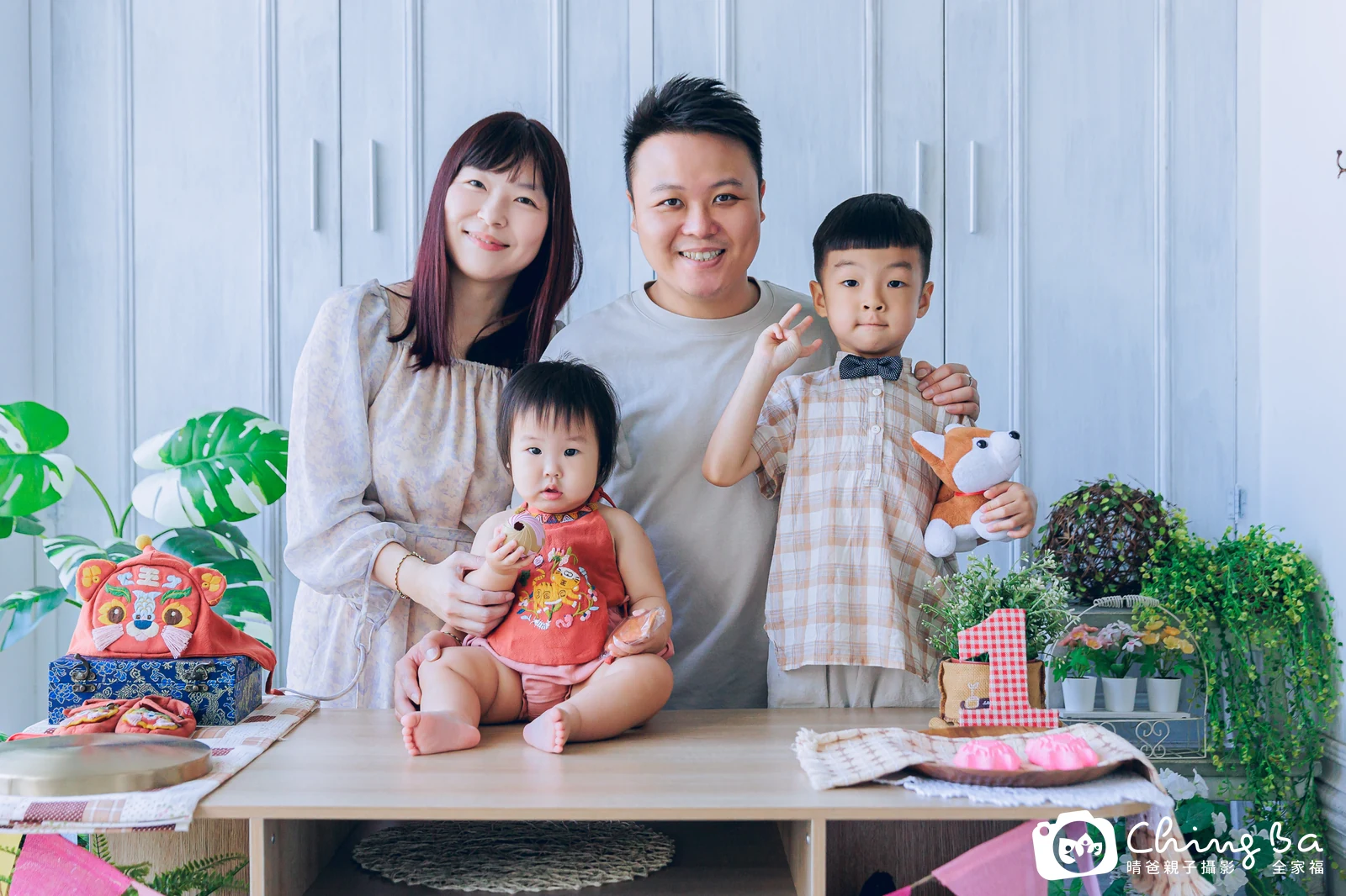 溦溦周歲抓周儀式的紀錄（2023 年夏季）