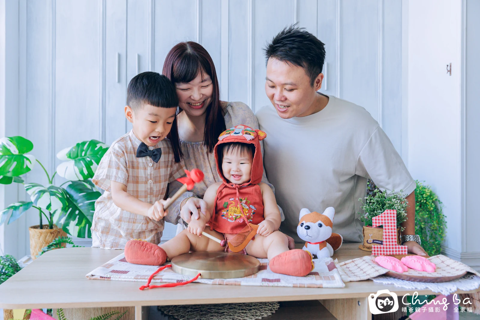 溦溦 1 歲寶貝 台中小家庭抓周紀念照｜晴爸親子攝影