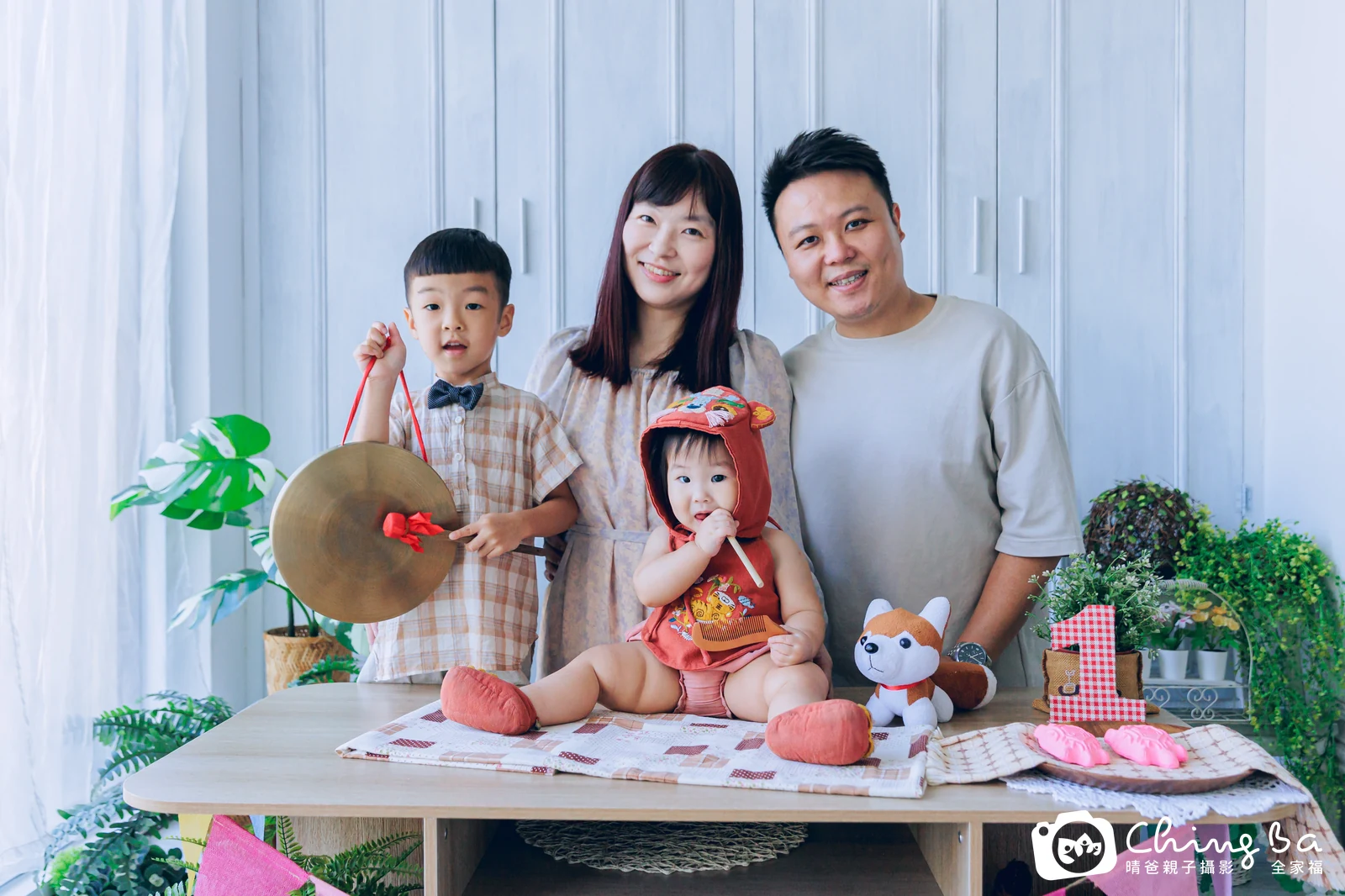 溦溦周歲抓周儀式的紀錄（2023 年夏季）