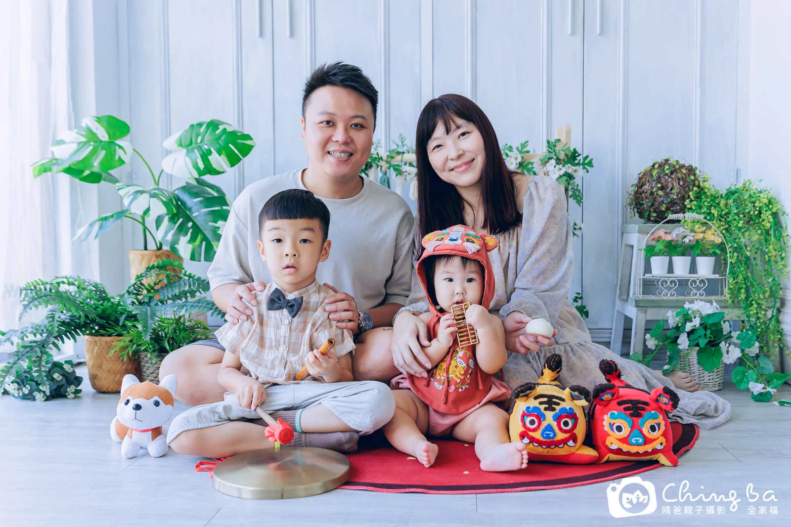 溦溦周歲抓周儀式的紀錄（2023 年夏季）