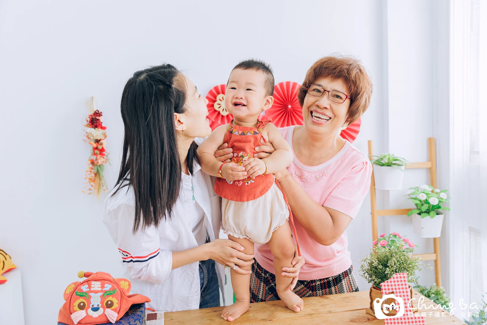 霖在台中拍小家庭抓周的珍貴一刻