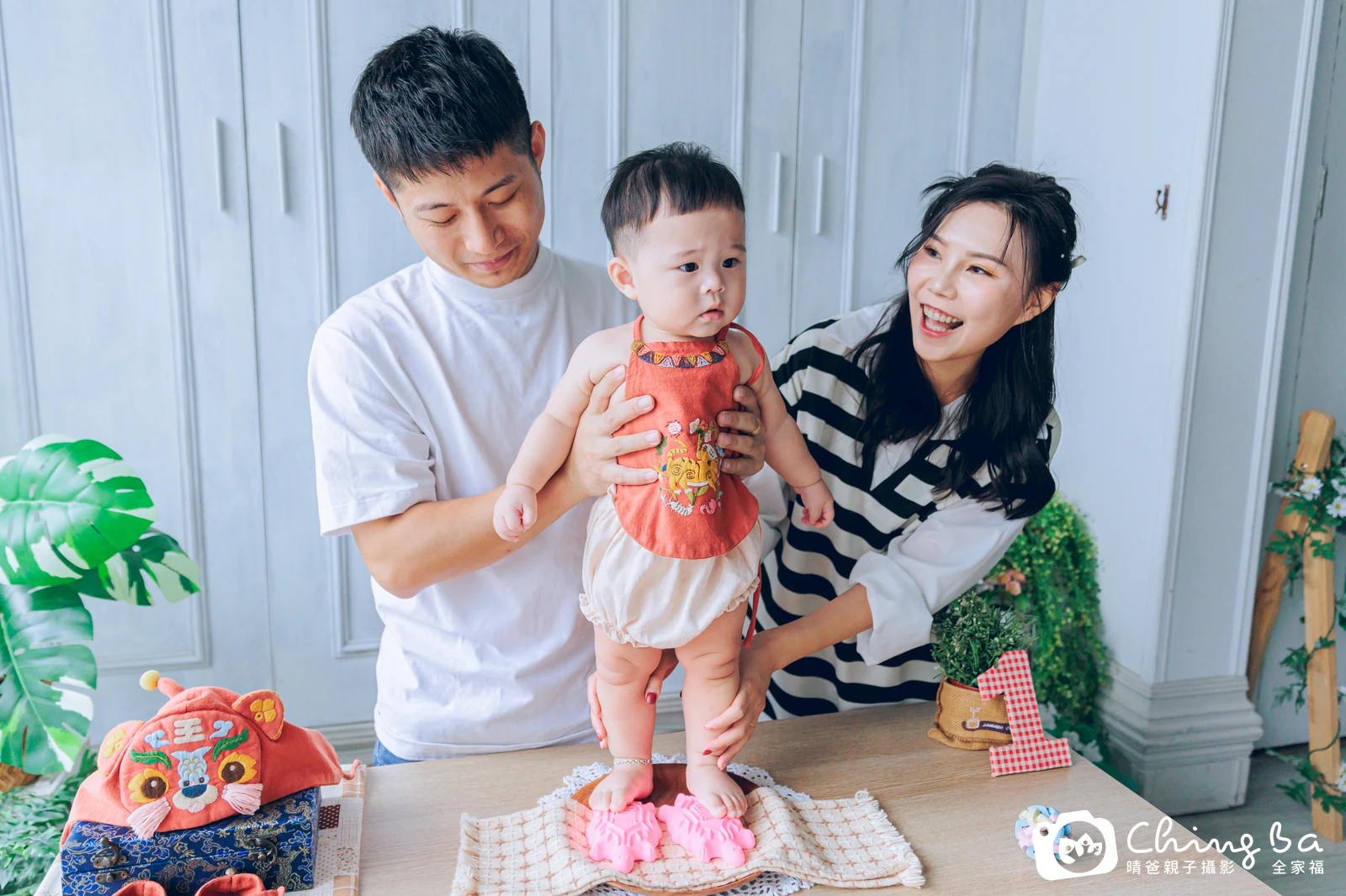 澄澄 1 歲寶貝 台中小家庭抓周紀念照｜晴爸親子攝影