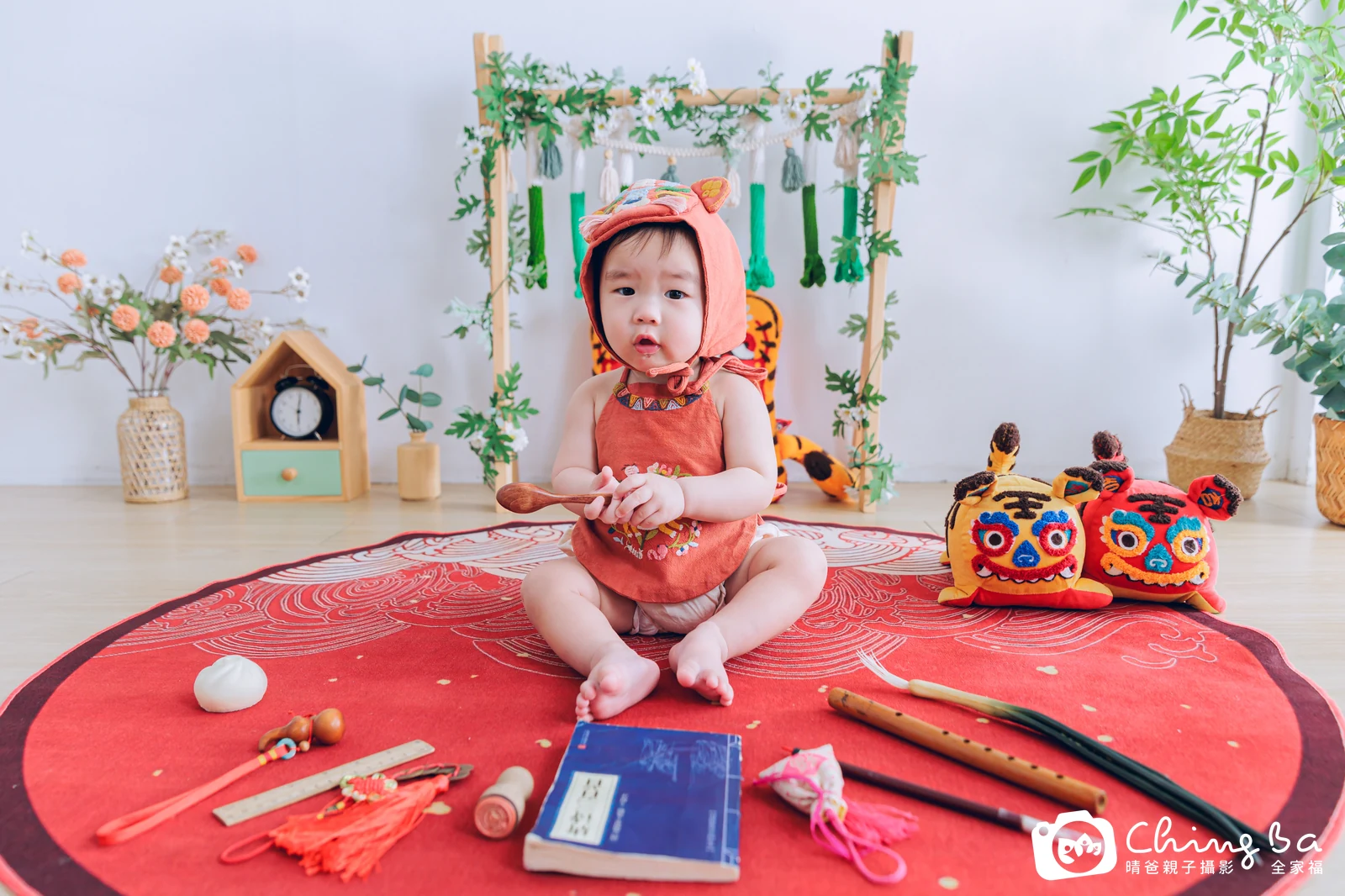 謙周歲抓周儀式的紀錄（2025 年春季）