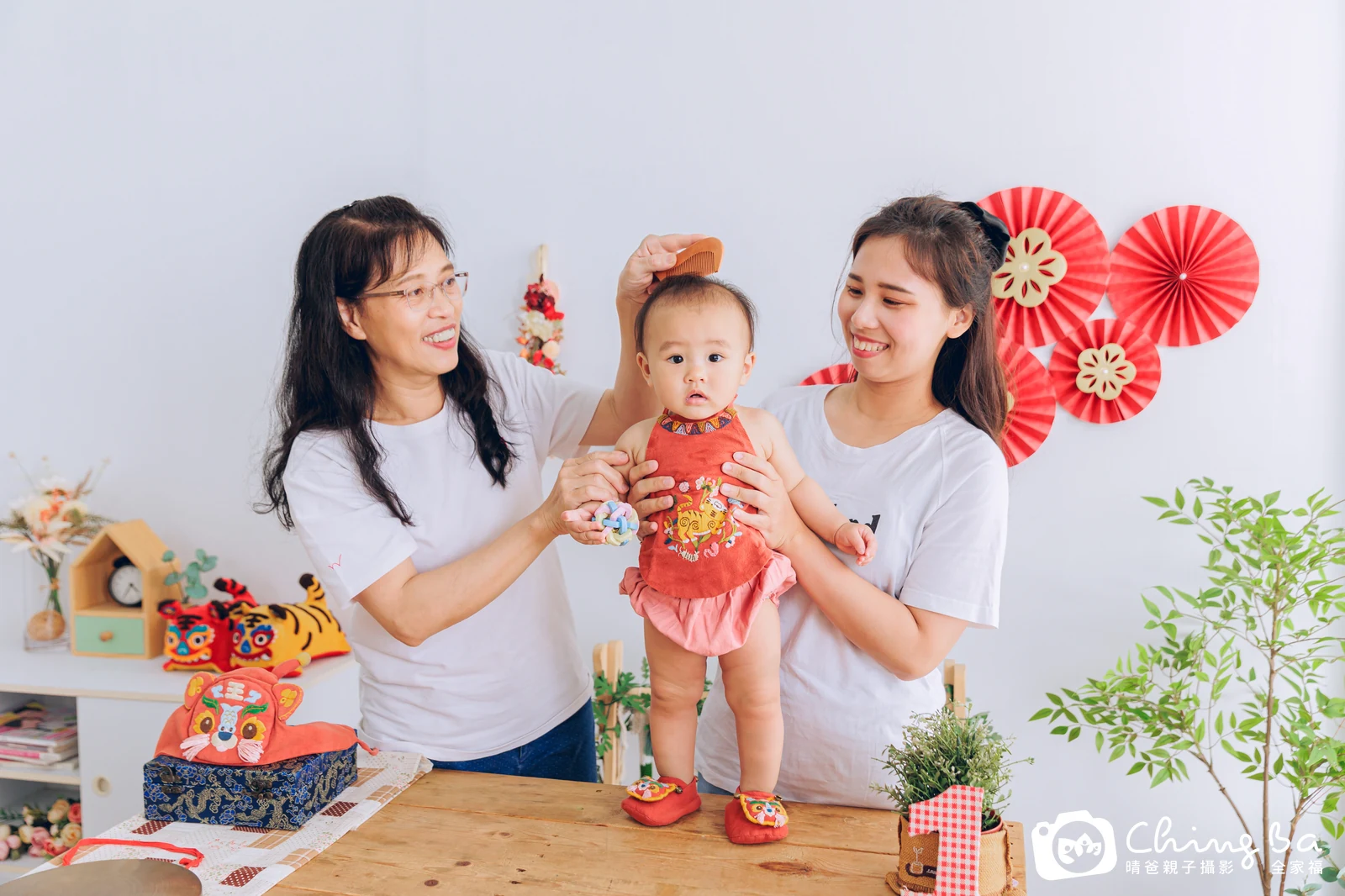 妹寶在台中拍小家庭抓周的珍貴一刻