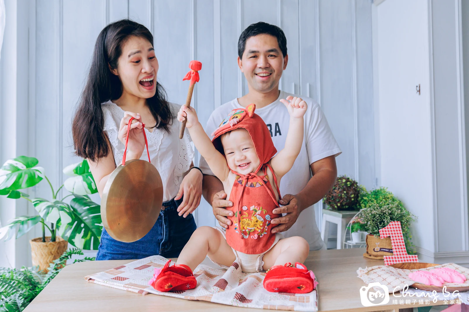 Kaia 1 歲寶貝 台中小家庭抓周紀念照｜晴爸親子攝影