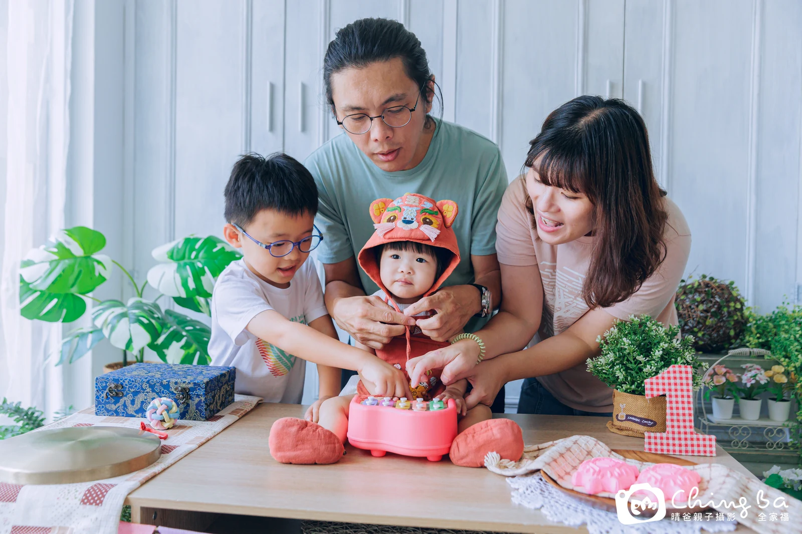 扉扉 1 歲寶貝 台中小家庭抓周紀念照｜晴爸親子攝影