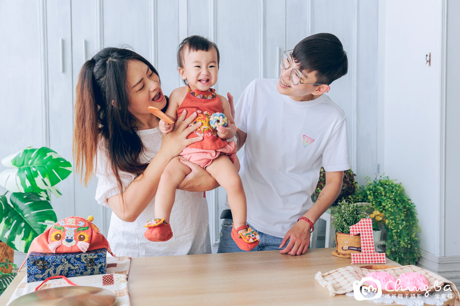 Lily 1 歲寶貝 台中小家庭抓周紀念照｜晴爸親子攝影