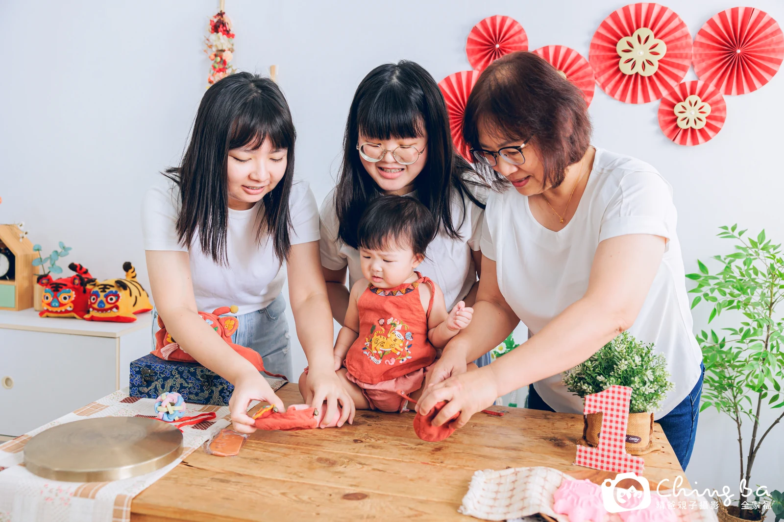 紜紜周歲抓周儀式的紀錄（2025 年秋季）