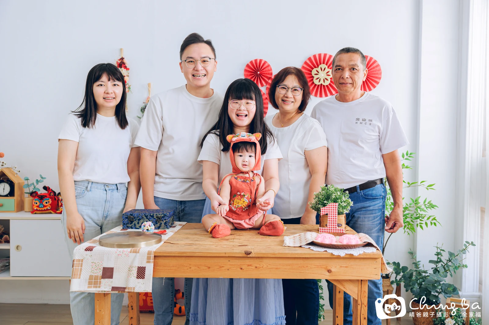 紜紜 1 歲 1 個月寶貝 台中小家庭抓周紀念照｜晴爸親子攝影