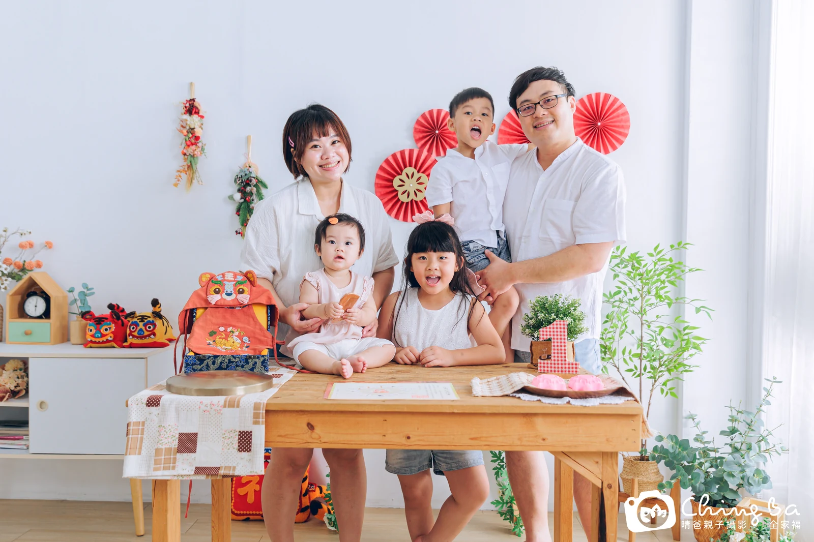 彤周歲抓周儀式的紀錄(2025 年夏季)