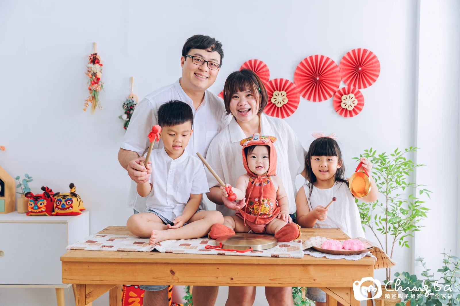 彤周歲抓周儀式的紀錄(2025 年夏季)
