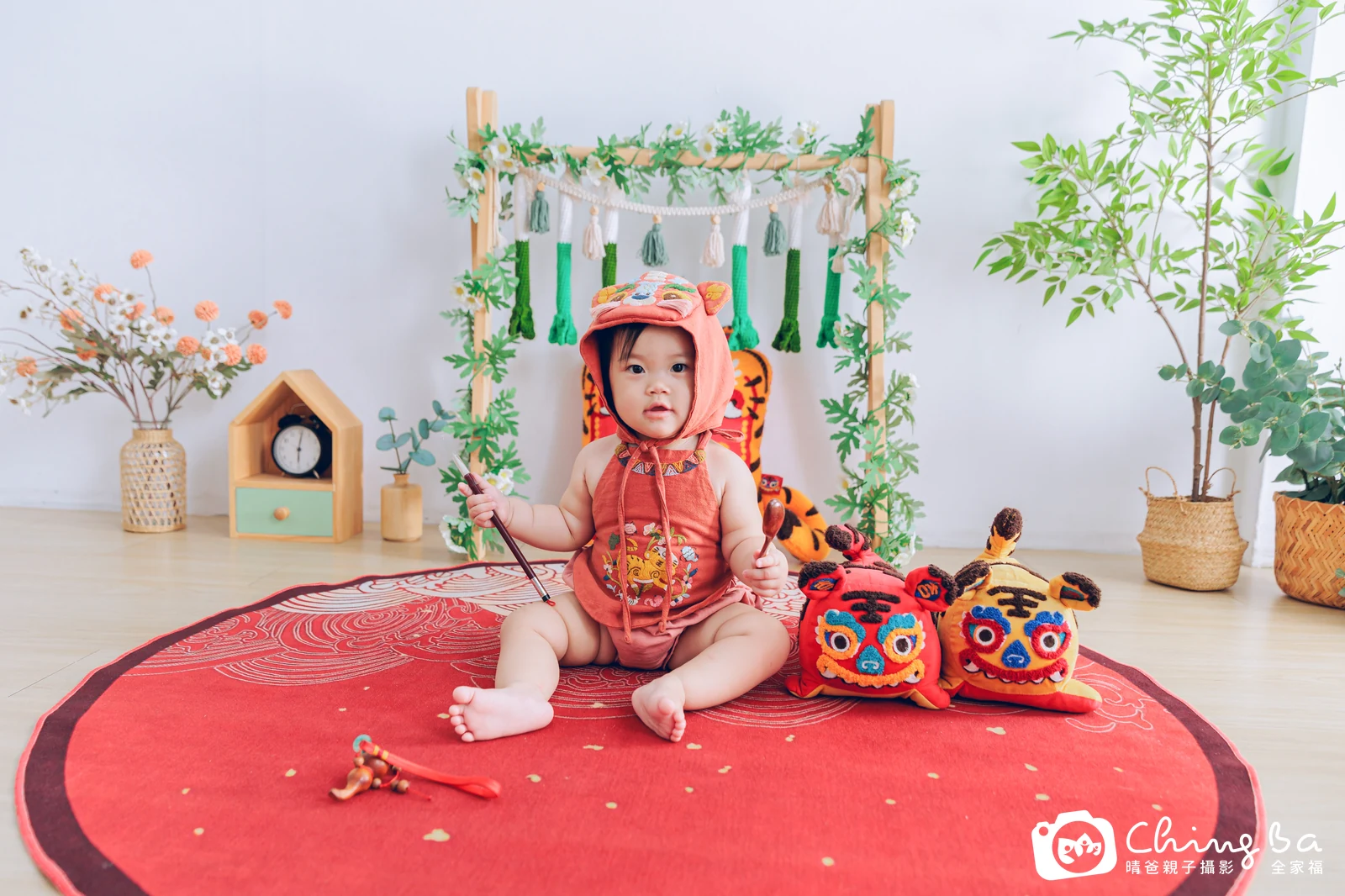 彤周歲抓周儀式的紀錄(2025 年夏季)