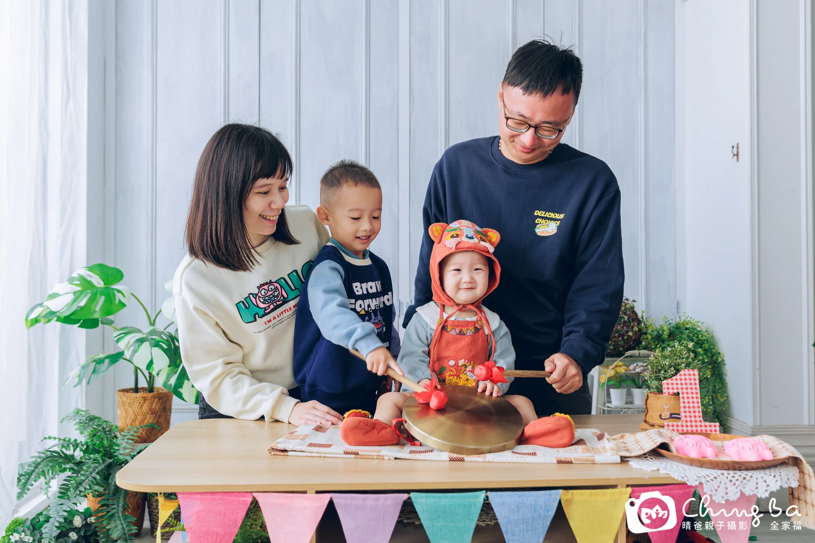 小家庭抓周拍作品|2025 年春季|晴爸親子攝影