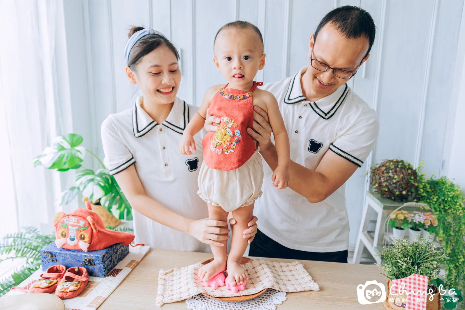 沅沅 1 歲寶貝 台中小家庭抓周紀念照｜晴爸親子攝影