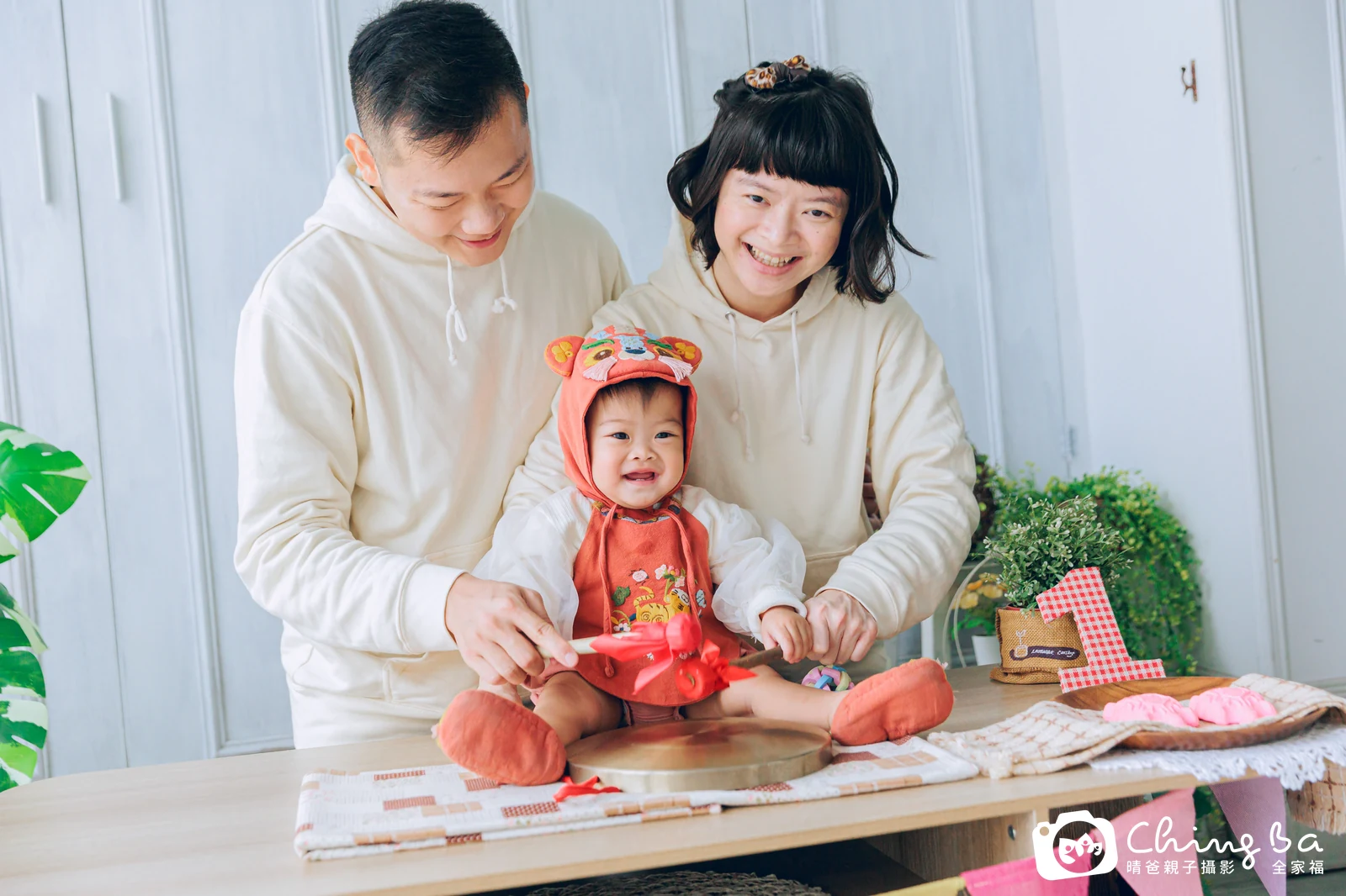 姆姆 1 歲寶貝 台中小家庭抓周紀念照｜晴爸親子攝影
