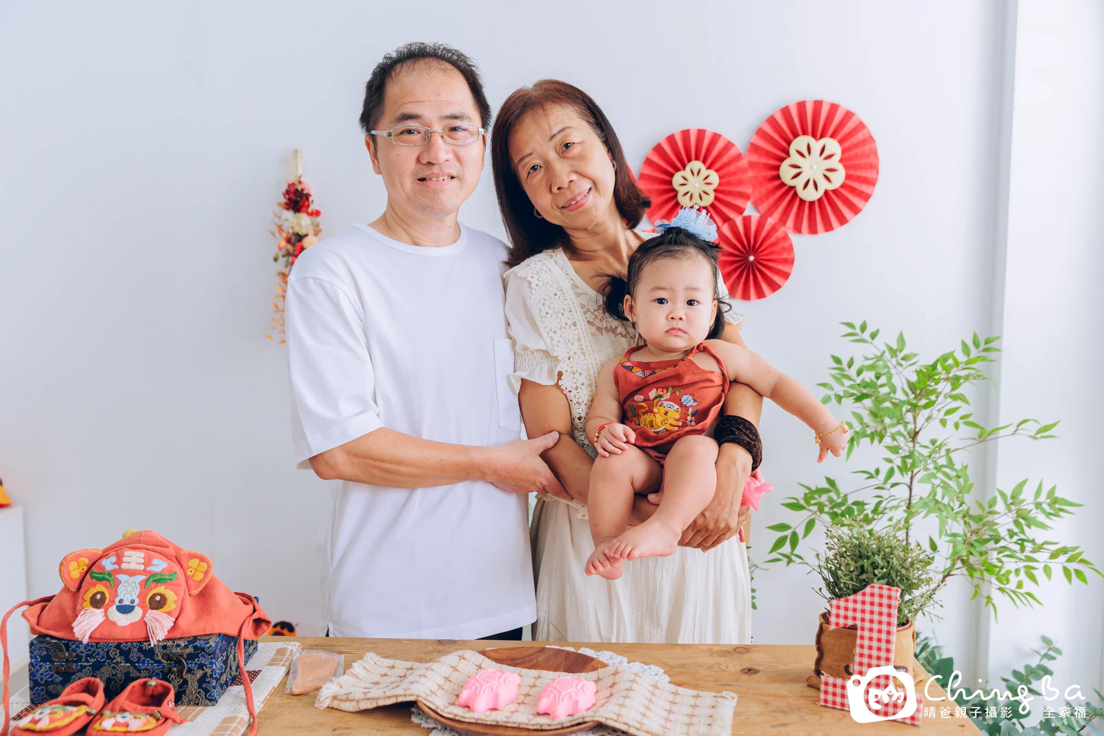 蛋仔在台中拍小家庭抓周的珍貴一刻