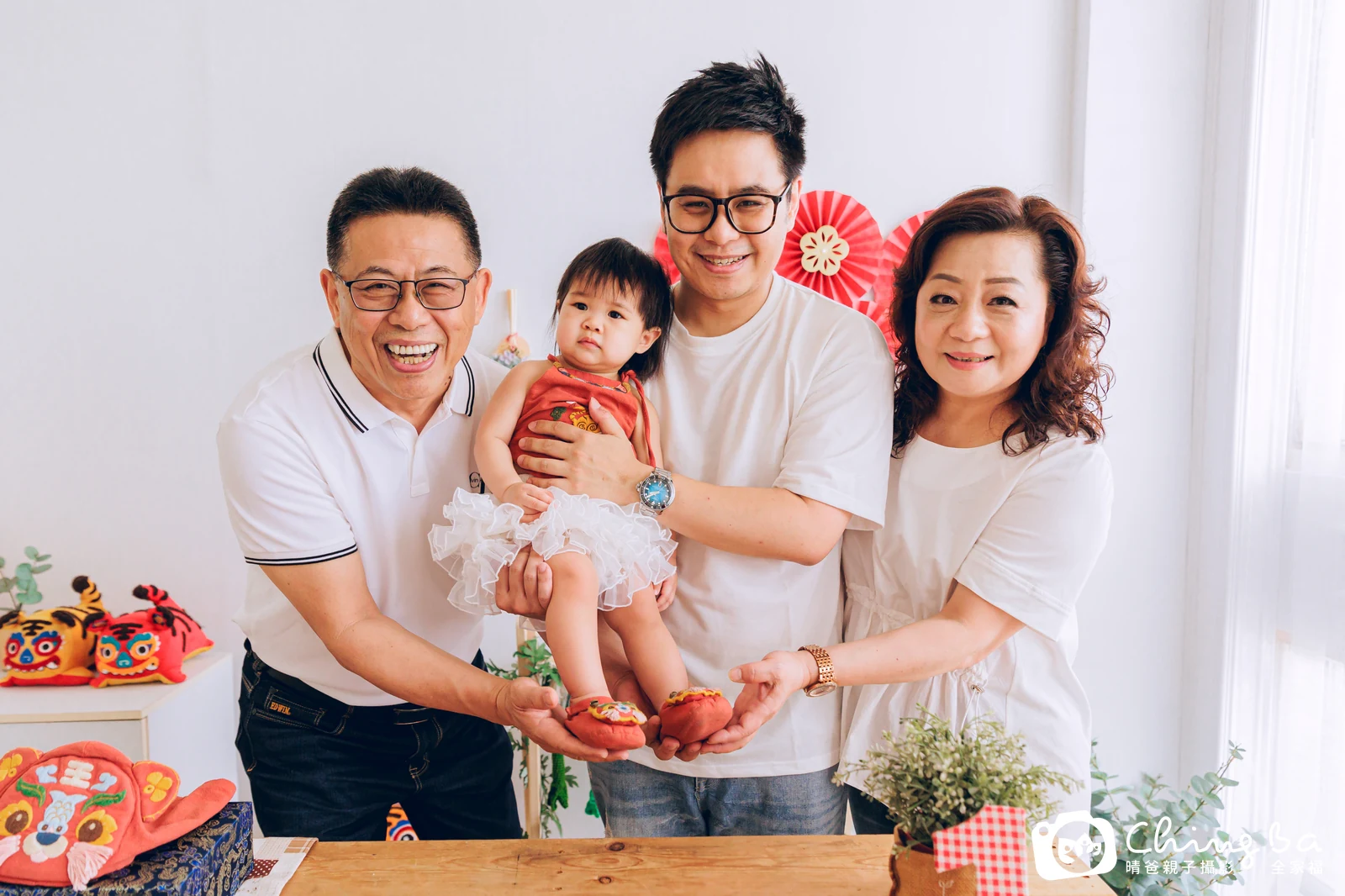 恩恩周歲抓周儀式的紀錄（2023 年夏季）