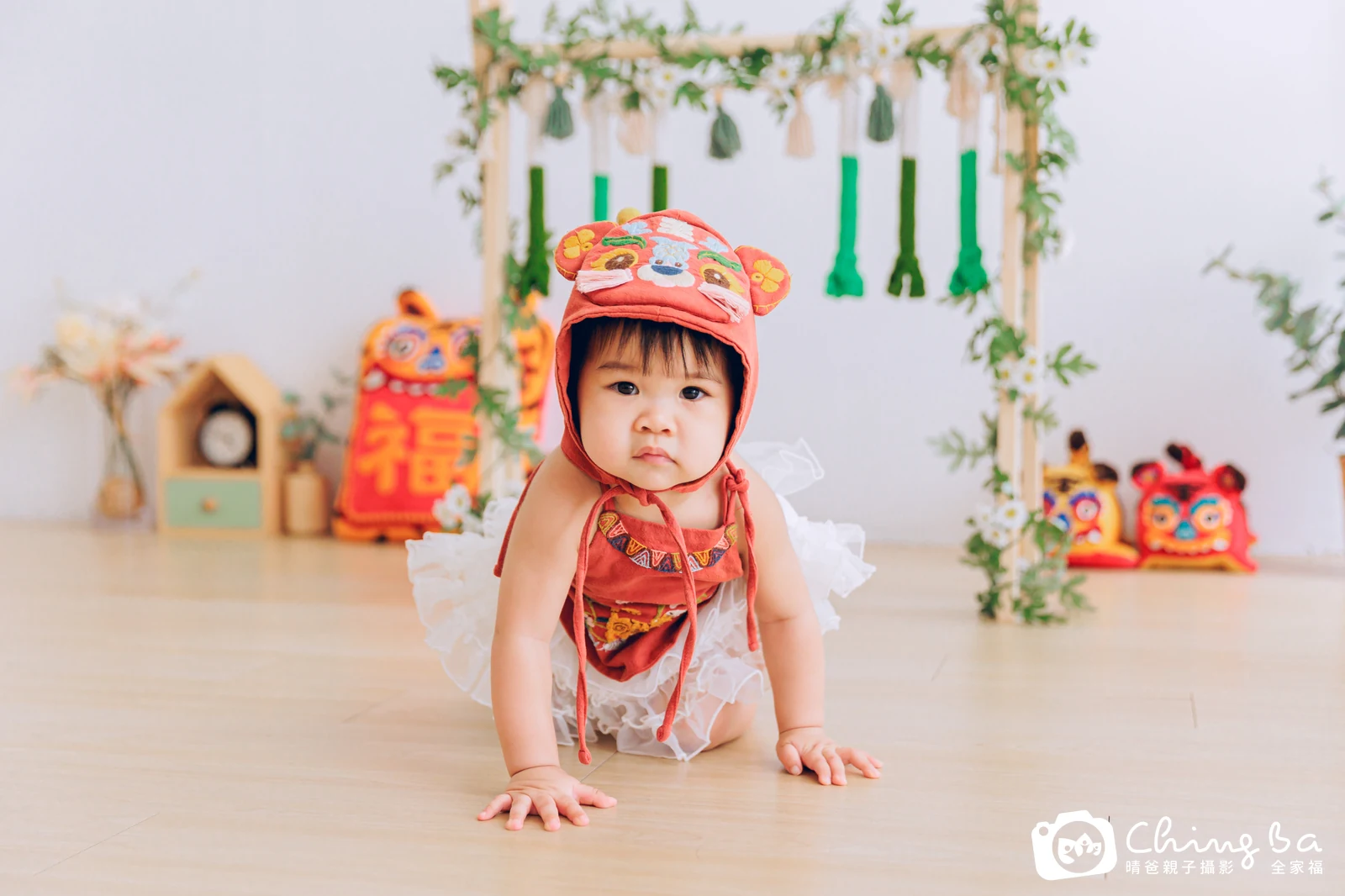 約 1 歲寶貝的恩恩拍抓周，7 大 1 小的周歲紀念