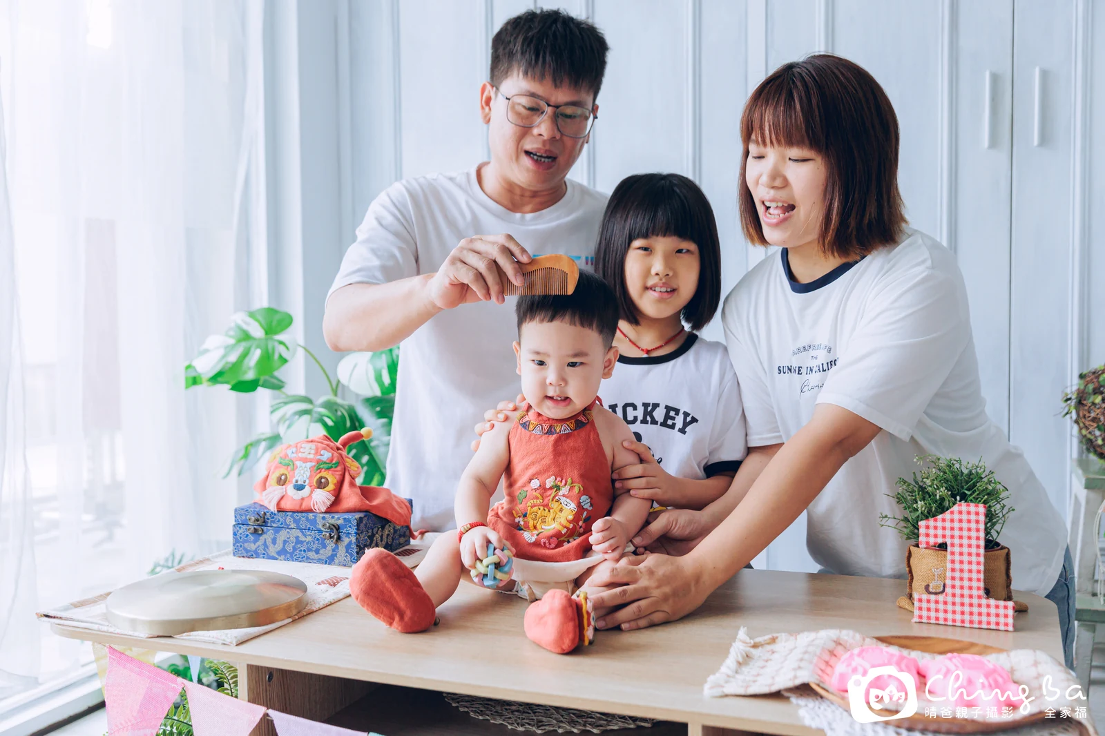 小家庭抓周拍作品|2024 年秋季|晴爸親子攝影